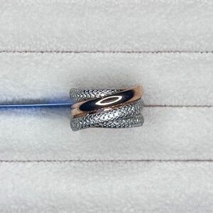 R059 | Natural Diamond Pave Crossover Ring